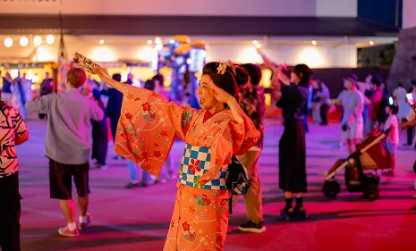 报摊老板娘、町娘、警察